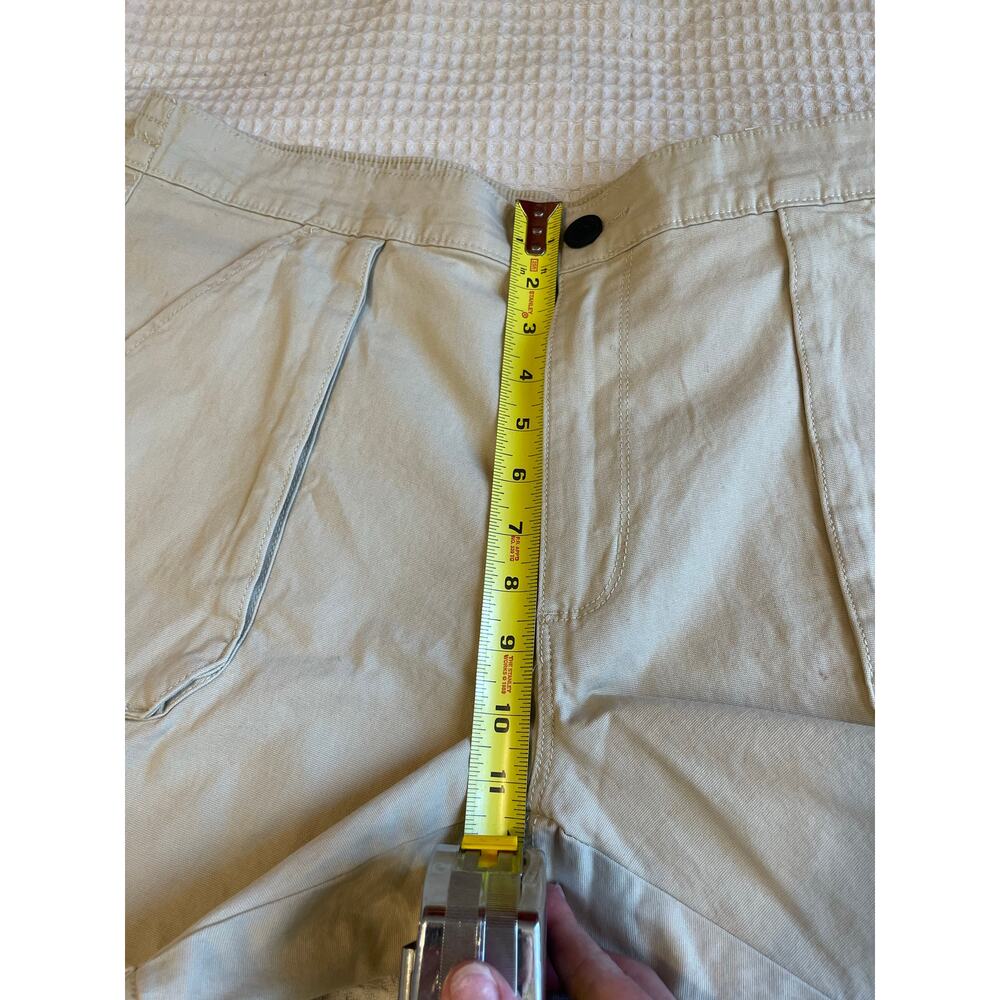 NWT St John’s Bay Men’s Light Khaki Zip Fly Elastic Waist Shorts Size 38 - Picture 9 of 11